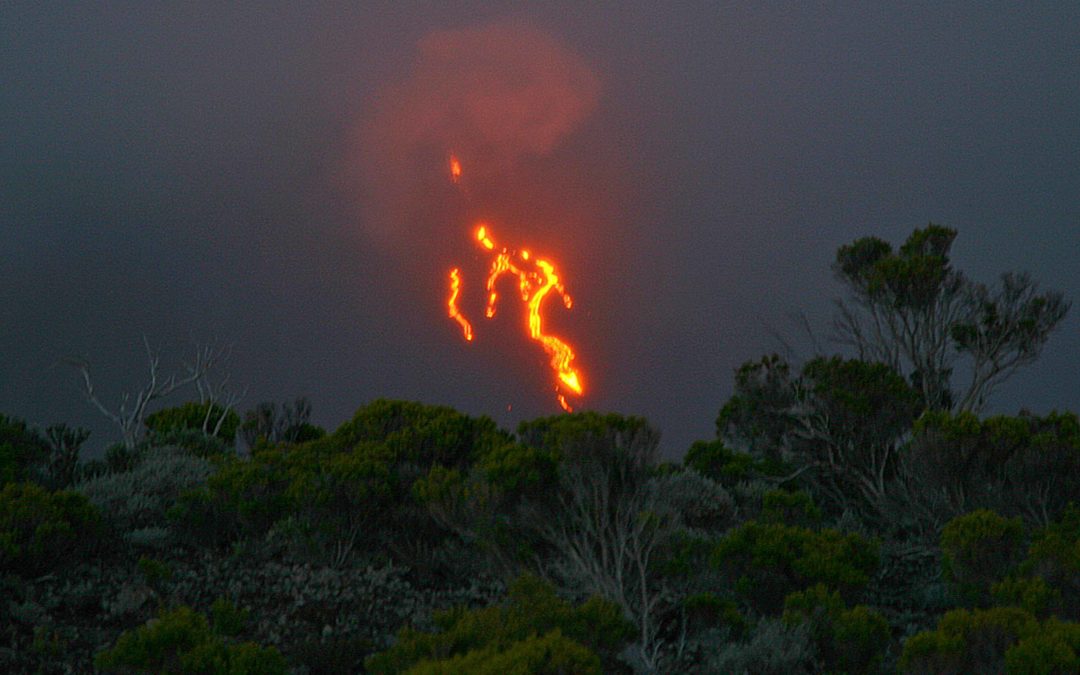 volcan en éruption à la Réunion