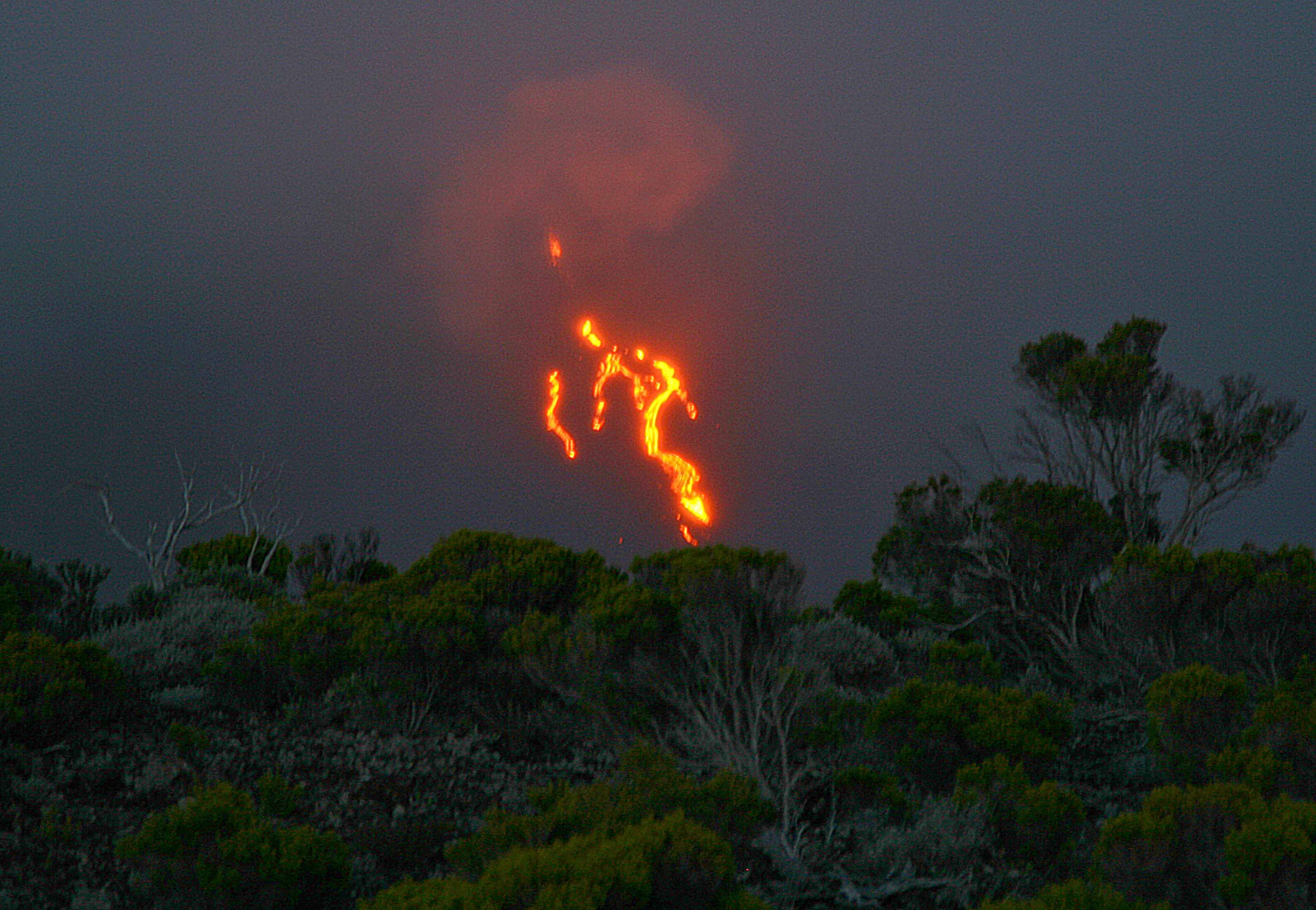volcan en éruption à la Réunion