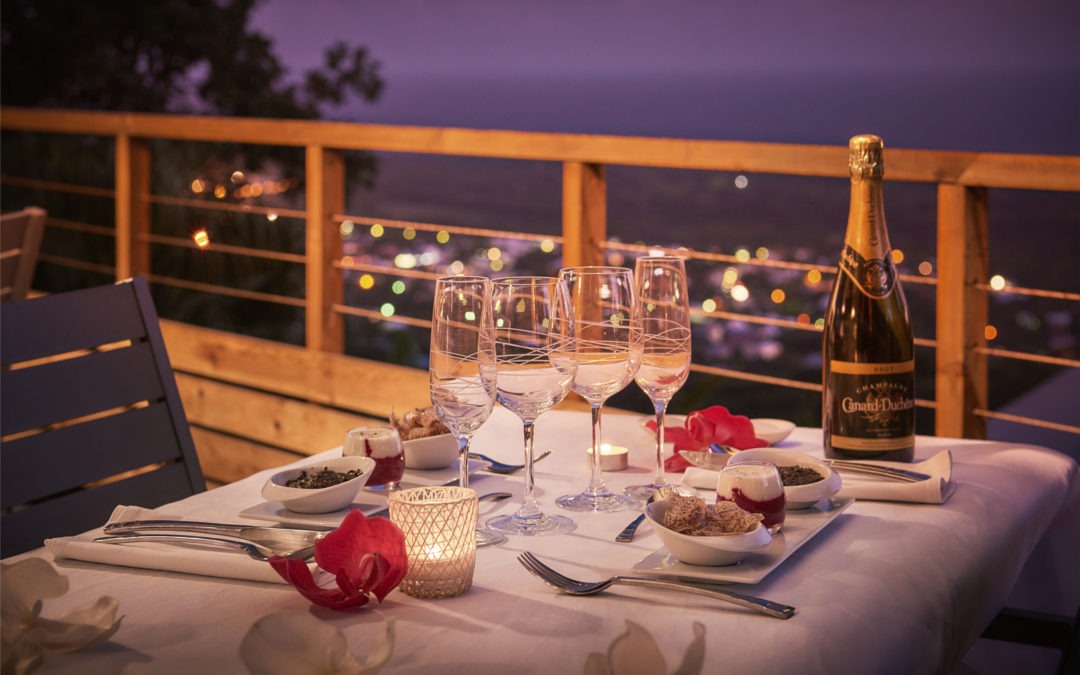 Le diner fait maison avec sa vue mer proposé par la Villa Roméo, chambre d'hôtes de charme sur La Réunion