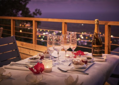 Le diner fait maison avec sa vue mer proposé par la Villa Roméo, chambre d'hôtes de charme sur La Réunion