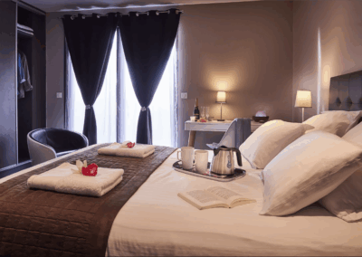 Chambre d’hôtes Géranium – lit double, ambiance chaleureuse, vue terrasse