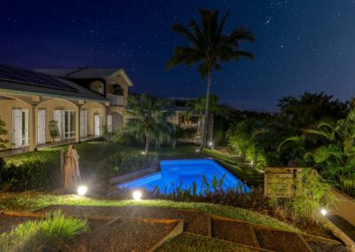 Piscine éclairée de nuit à la Villa Roméo à L’Étang-Salé