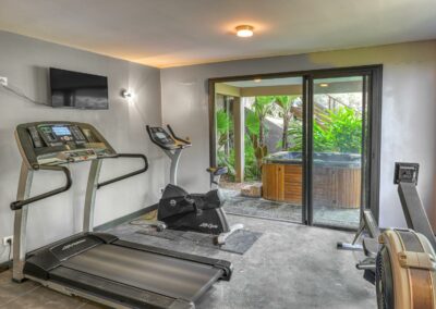 Salle de sport avec accès à l’espace spa à L’Étang-Salé